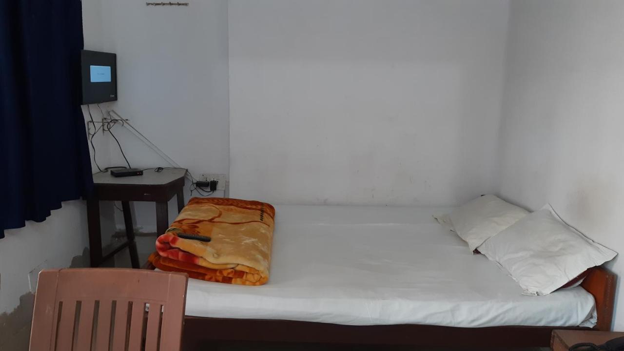 Hotel Yuvraj Патна Номер фото